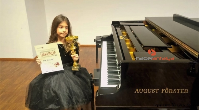 Piyanonun altın kızı Viyana'da birinci oldu