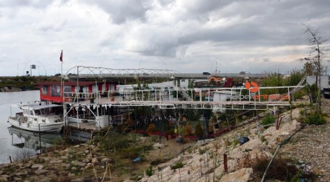 Restorana kurşun yağmuru
