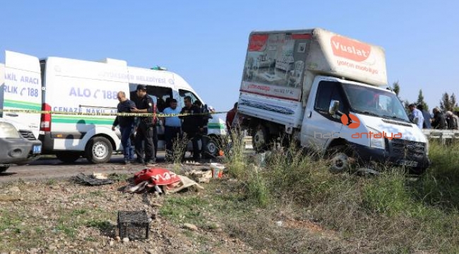 13 yaşındaki Salih çilek tezgahını açarken , kamyonetin altında can verdi