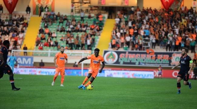 Süper Lig: Aytemiz Alanyaspor: 0 - Medipol Başakşehir: 0