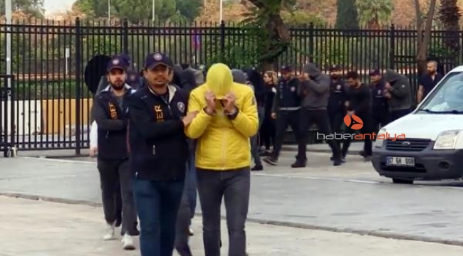 Tatilcileri milyonlarca lira dolandıran şüpheliler yakalandı