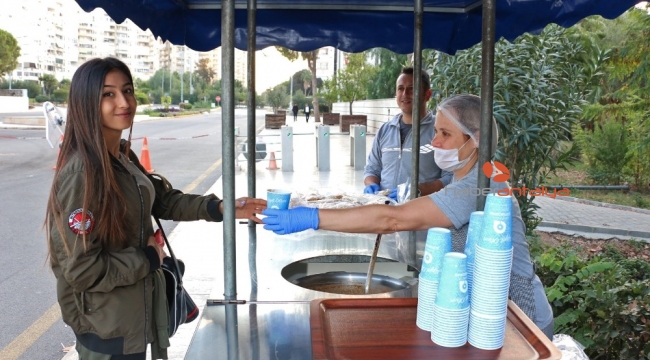 Üniversite öğrencilerinin çorbası Büyükşehir'den