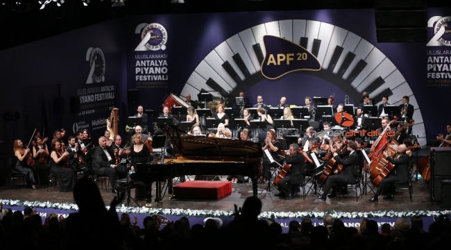 Ünlü piyanist İdil Biret,  sahne aldı