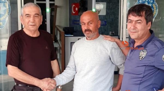 Yolda bulduğu para dolu cüzdanı sahibine ulaştırdı
