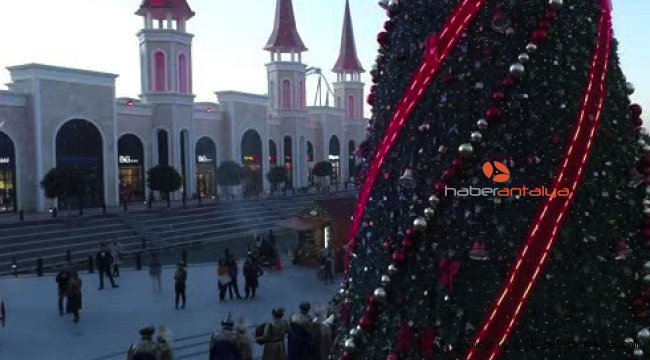 Antalya 'yılbaşı köyü'nde ışıl ışıl eğlence