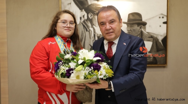Avrupa Şampiyonu Aleyna'dan Başkan Böcek ve Esen'e ziyaret