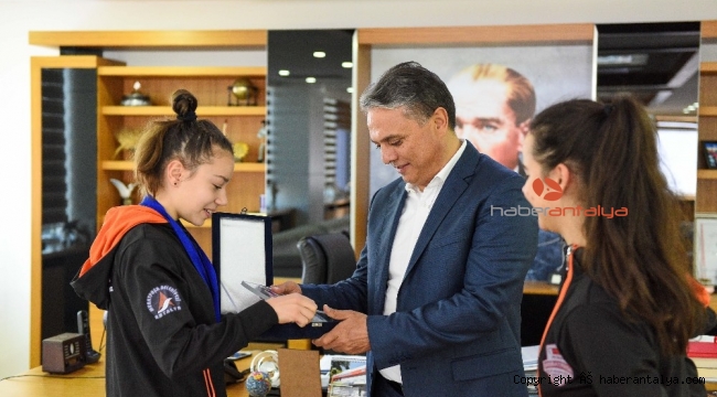 Başkan Uysal'dan yılın sporcularına kutlama