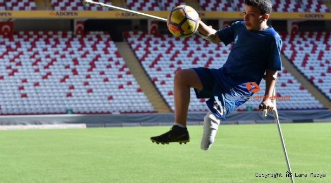 Engelleri futbolla aşıp, dünya şampiyonluğunu hedefliyor