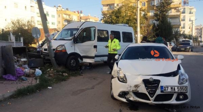 Engelli öğrencileri taşıyan minibüs kaza yaptı: 4 yaralı