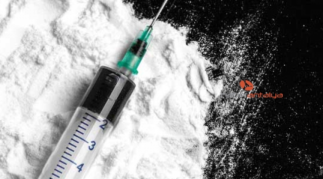 İranlı yolcuların valizinden 3 kilo eroin çıktı