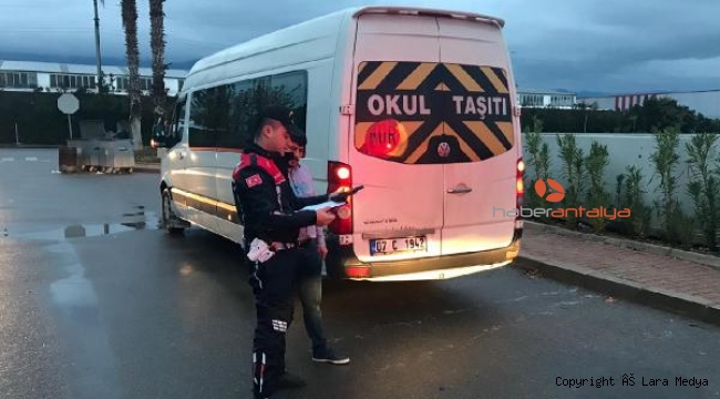 Jandarma servis araçlarını denetledi