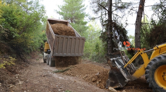 Kaş'ta kırsal mahallelerde yol çalışmaları