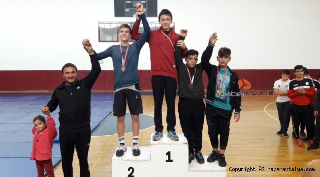 Kepez 3 sporcusuyla şampiyon oldu