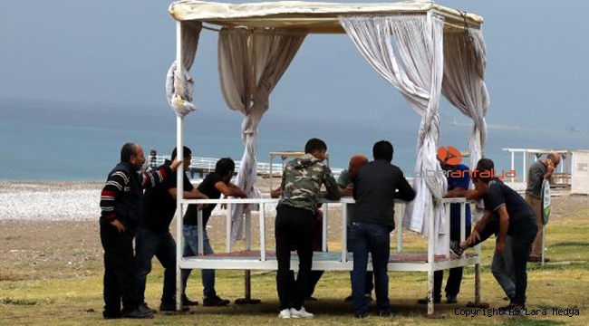 Konyaaltı sahilindeki localara haciz