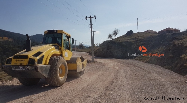 Kumluca'da Üçoluk-Kuzca grup yoluna bakım