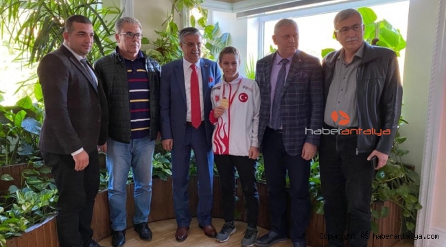 Muay Thai Avrupa Şampiyonub Arpacı'dan Başkan Topaloğlu'na ziyaret