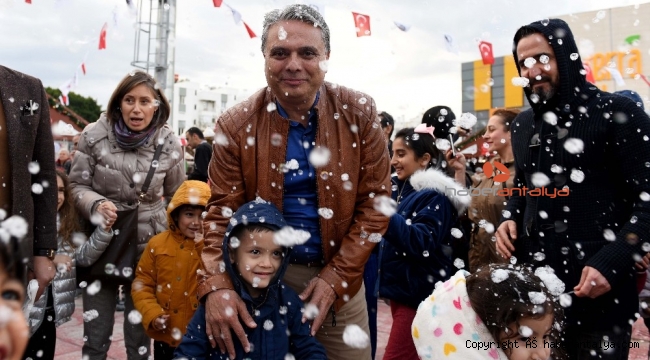Muratpaşa'da yapay kar mutluluğu