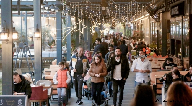 Sahil Antalya'da yeni yıl hazırlıkları