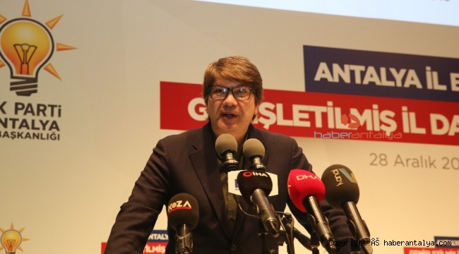 Türel, yeni imajıyla dikkat çekti
