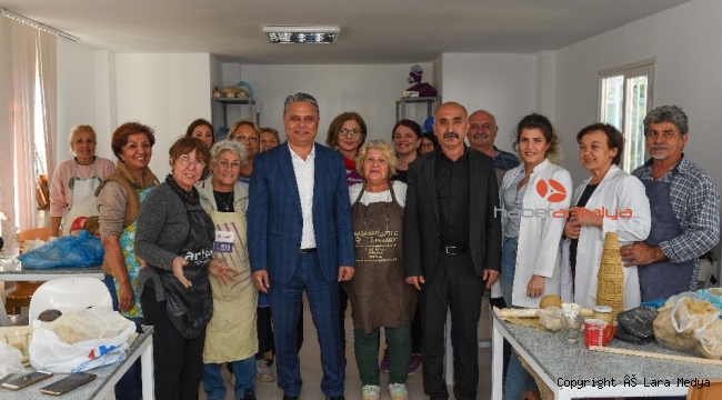 Uysal'dan sanat atolyelerine ziyaret