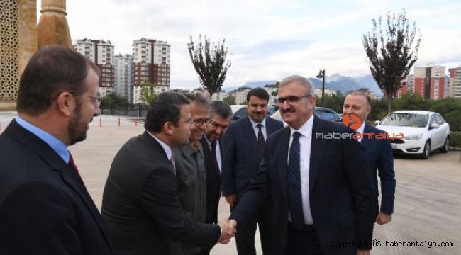 Vali Karaloğlu, Şehzade Korkut Sempozyumu'na katıldı