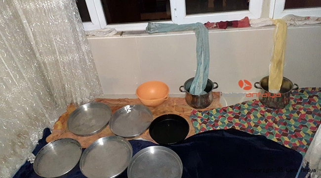 Vatandaş su baskınlara karşı tencere tavayla önlem aldı !