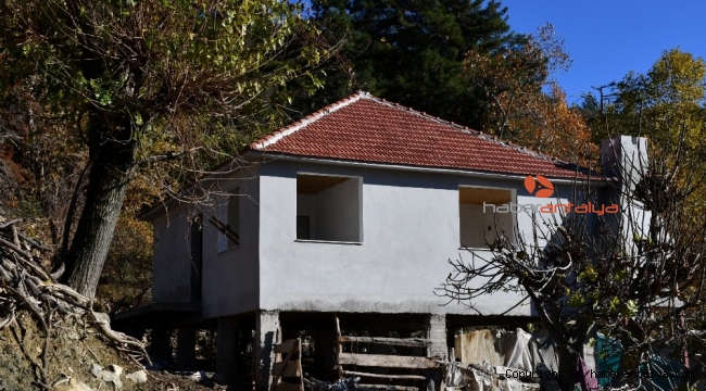 Yangın sonucu kullanılamaz hale gelen ev yeniden inşa edildi