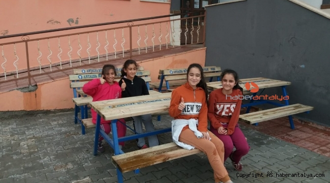 Alanya'da okul ve camilere bank ve piknik masası
