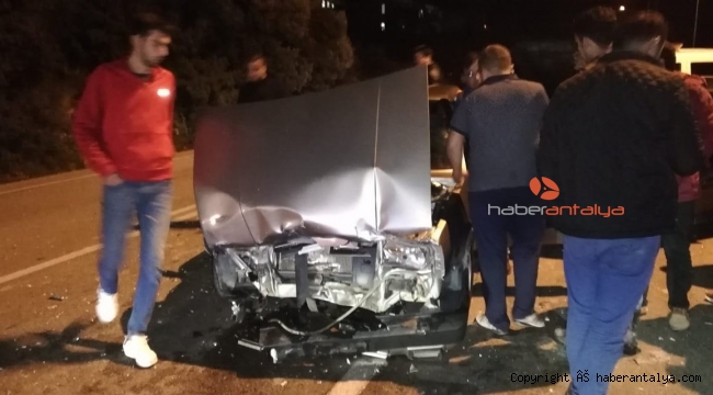 Araçlar kavşakta birbirine girdi 