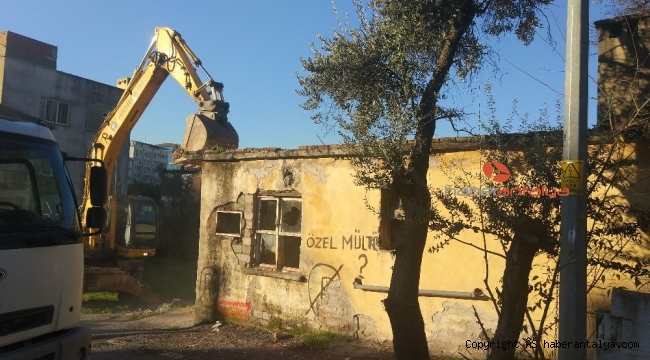 Balbey'de tarihi yıkım