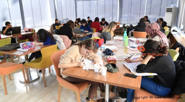 Başkan Esen'den öğrenciye ücretsiz çay ve çorba