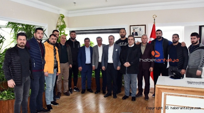 Başpehlivan Gürbüz'den Başkan Topaloğlu'na ziyaret