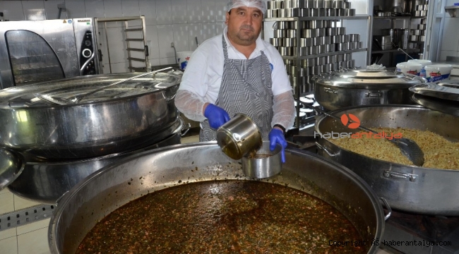 Büyükşehir aşevleri 595 bin kişilik yemek yardımı yaptı