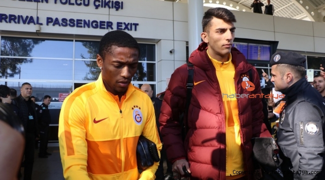 Galatasaray kafilesi ikinci yarı hazırlıkları için Antalya'ya geldi