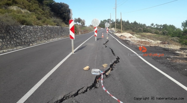Heyelan yüzünden Adrasan'da yol çöktü