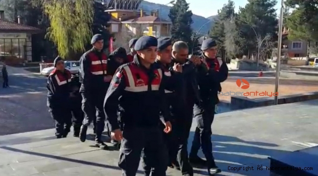 Jandarma benzin hırsızlarına yolu kapattı