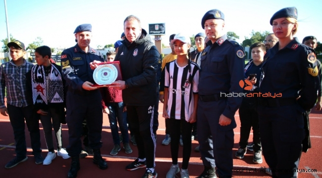 Jandarma, öğrencileri Beşiktaş ile buluşturdu