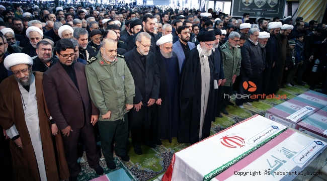 Kasım Süleymani'nin cenaze töreninde izdiham çıktı