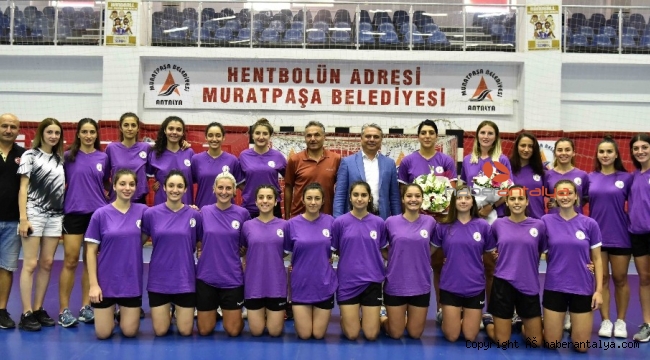 Muratpaşalı kadın hentbolcular galibiyetle başladı
