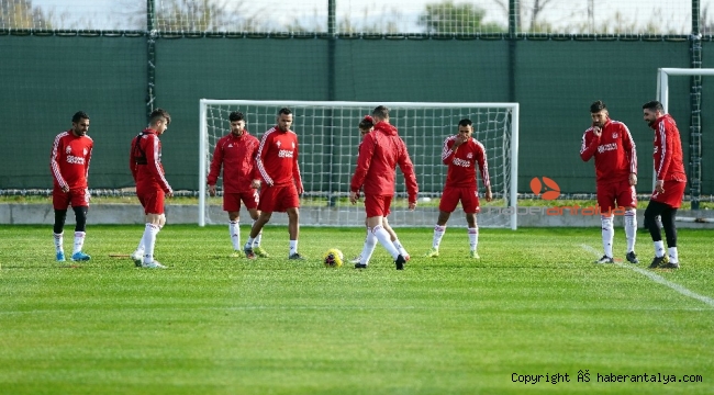 Sivasspor, Antalya'da hazırlıklarını sürdürüyor