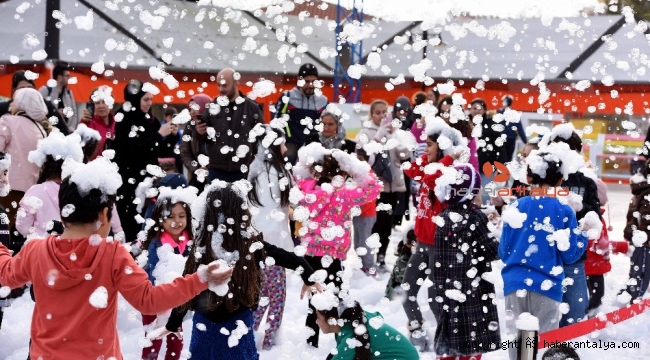 Teneffüs Park'ta çocuklara kar partisi 