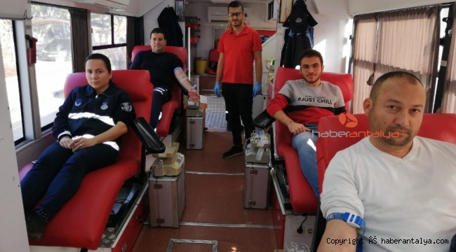 Zabıta memurlarından örnek davranış