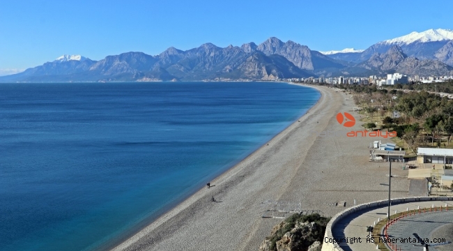 Antalya'da hava sıcaklığı 5 dereceye kadar düştü, sahil ve sokaklar boşaldı