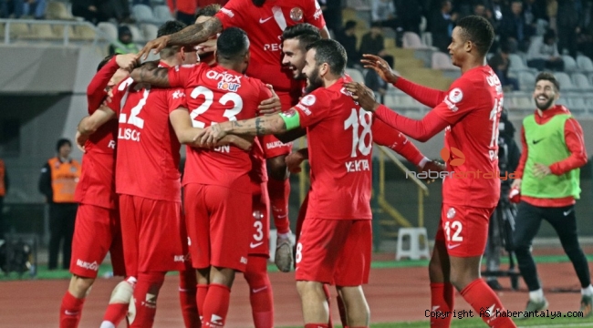 Antalyaspor deplasmanda gülüyor
