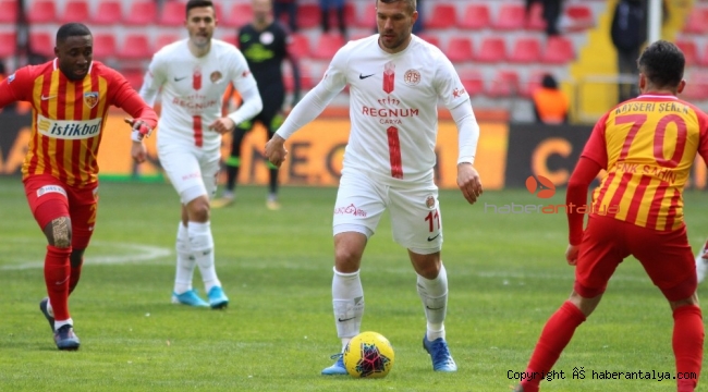Antalyaspor'da Podolski göz doldurdu