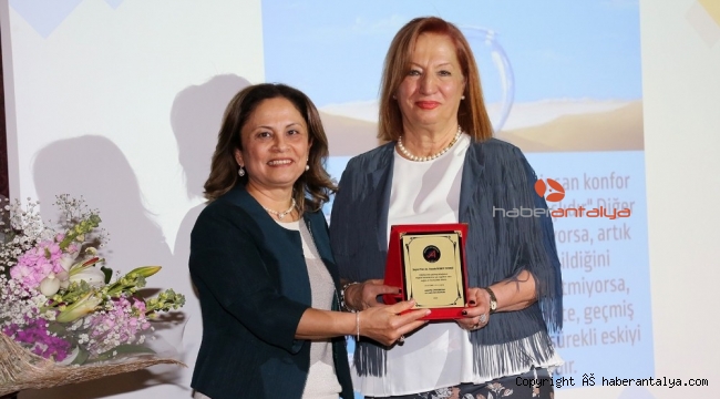 AÜ'de Prof. Dr. Tomris Özben'e Emeklilik Töreni