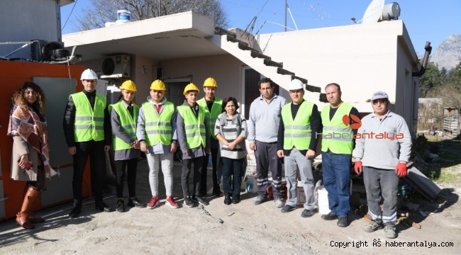 Konyaaltı Belediyesinden evleri kötü durumda olan aileye yardım eli