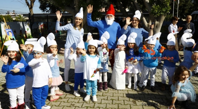 Kreşli minikler 'Şirin' oldu