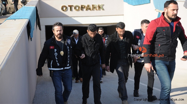 Suriyeli esnafın yüzüne gaz sıkıp 21 bin dolarını çaldılar