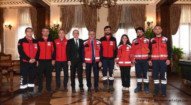 Vali Karaloğlu: "UMKE ekibi Türkiye'nin yüz akı"